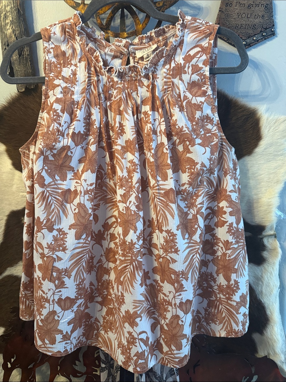 a.n.a White & Rust Floral Ruffle-Neck Sleeveless Camisole